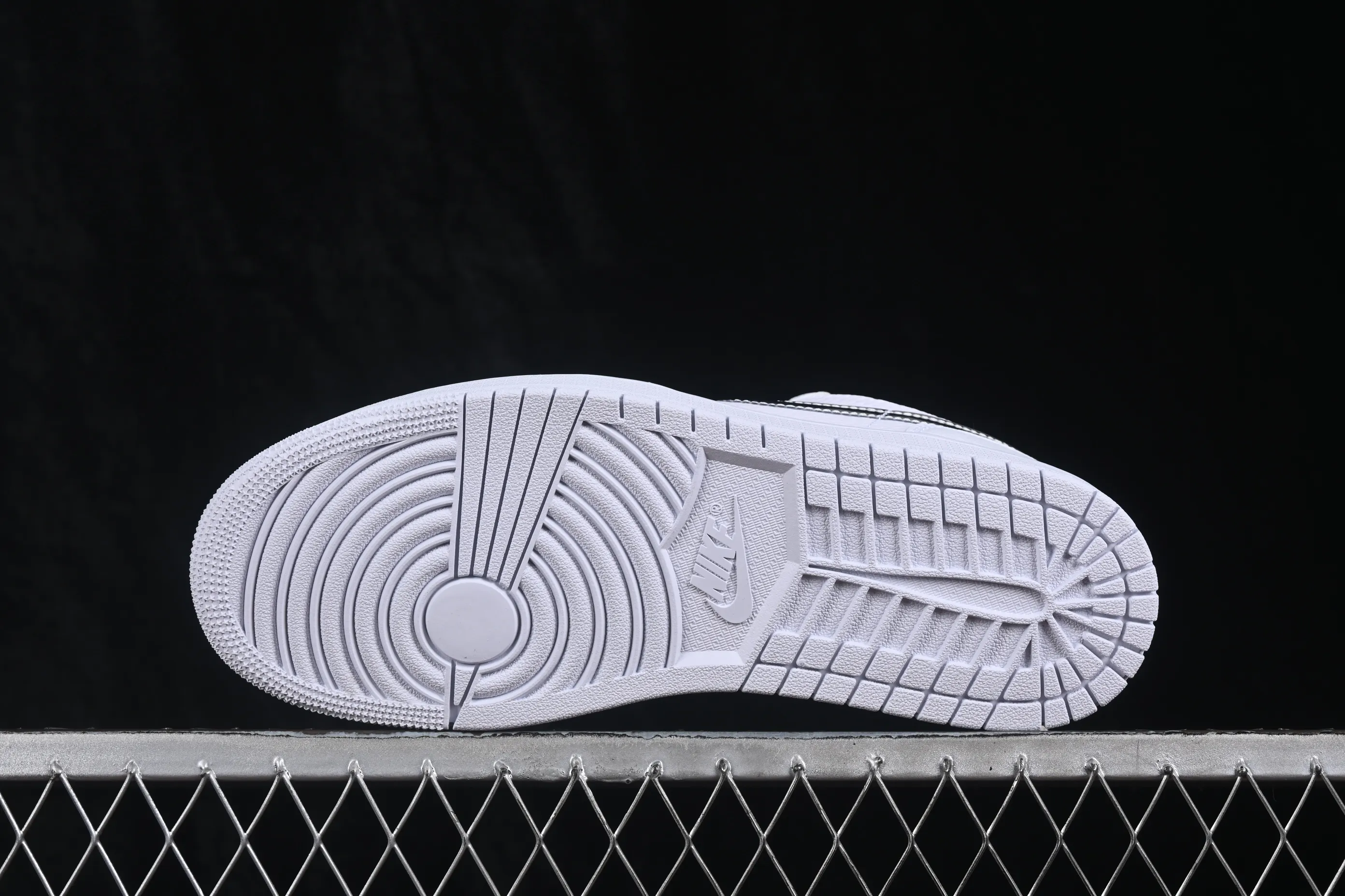 All categories Air Jordan Jordan series basketball shoes Air Jordan 1 Low G version pure original Air Jordan 1 Low AJ1 Joe 1 all silver hook low-top retro culture basketball shoes IQ9381-100